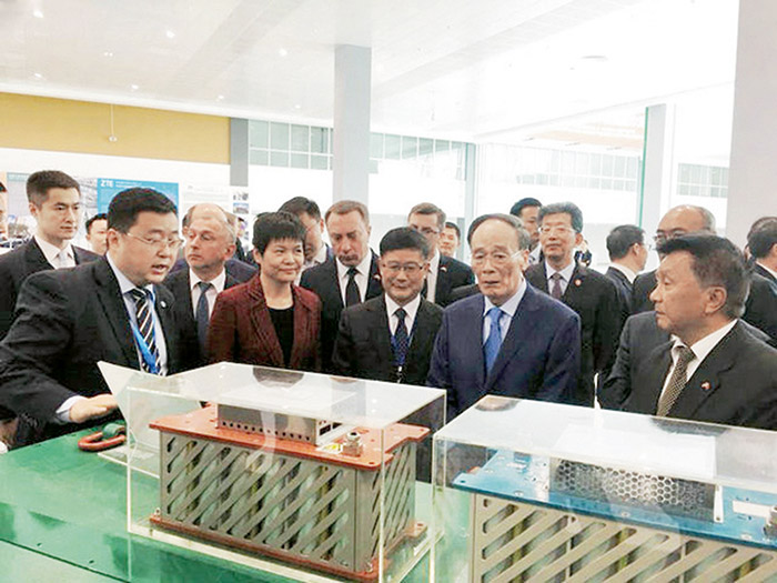  2018年国家副主席王岐山参观考察乐动中国奥威超级电容