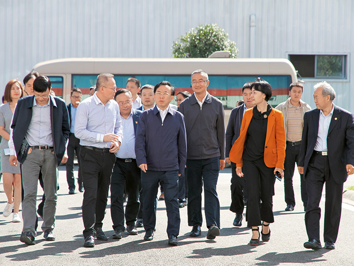  2018年成都市委常委、常务副市长谢瑞武带队莅临乐动中国股份，实地调研内嵌式中低速磁浮系统